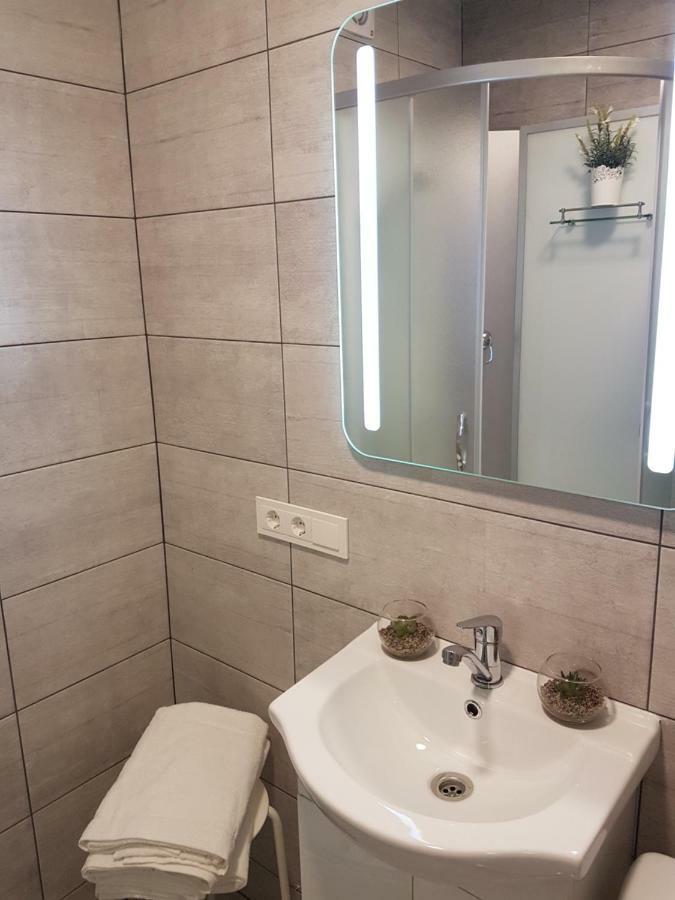 J&E Neries Apartment Kaunas Esterno foto